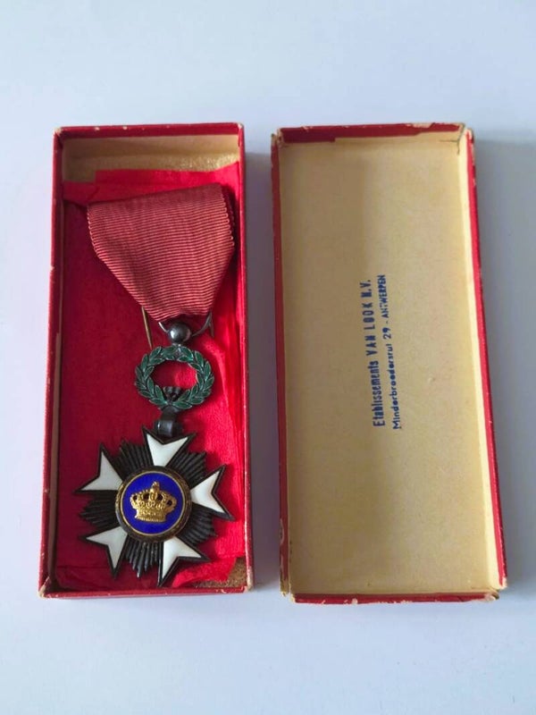 Ridder in de Kroonorde.