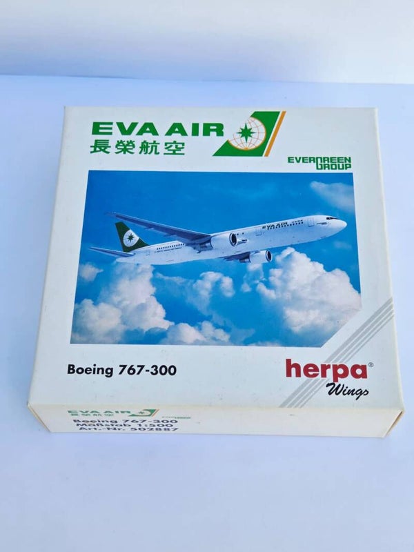 Boeing 767-300 EVA Air.