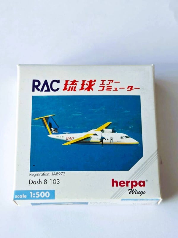 Bombardier Dash 8-103 Ryukyu Air Commuter.