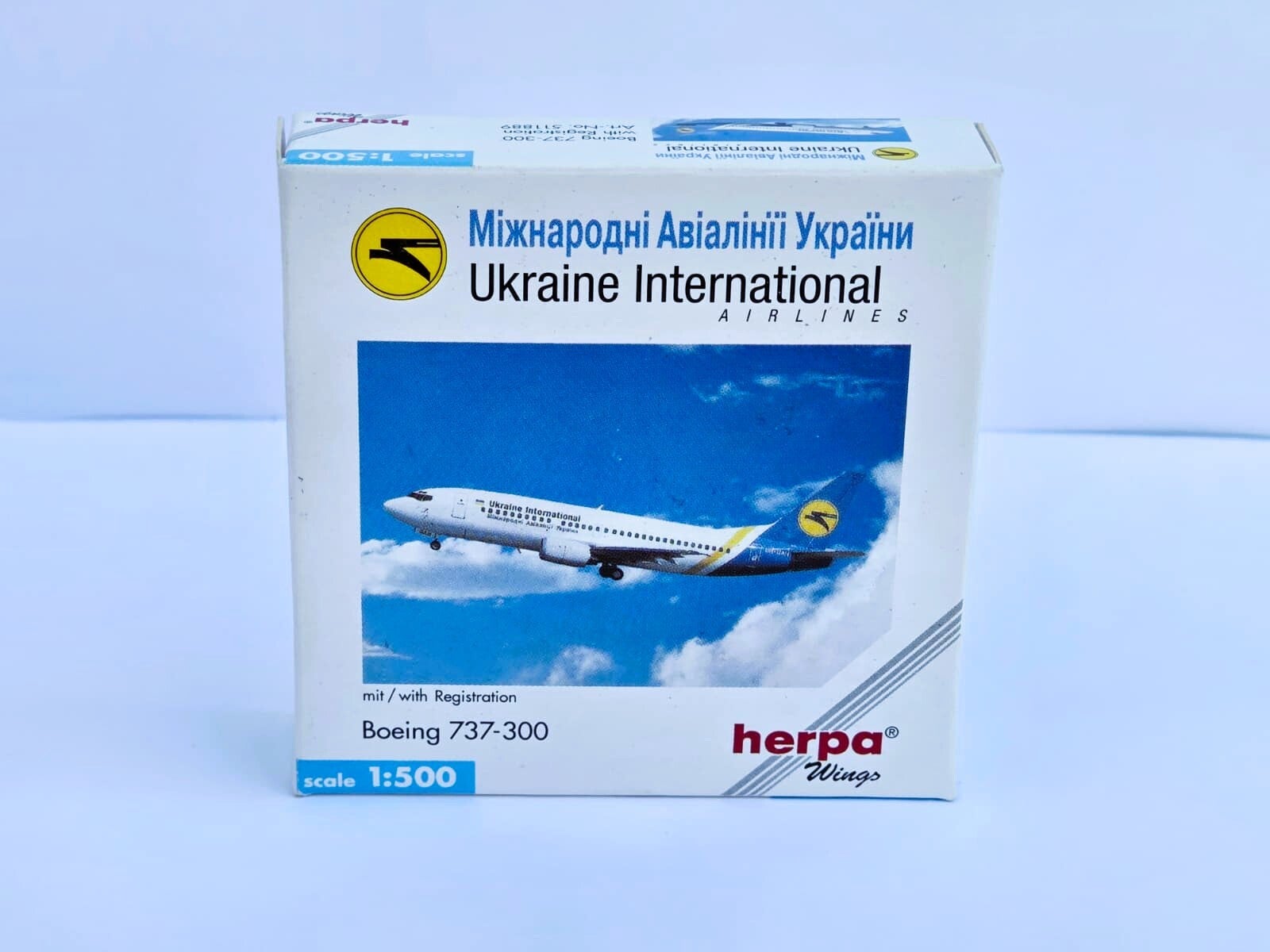 Boeing 737-300 Ukraine International Airlines.