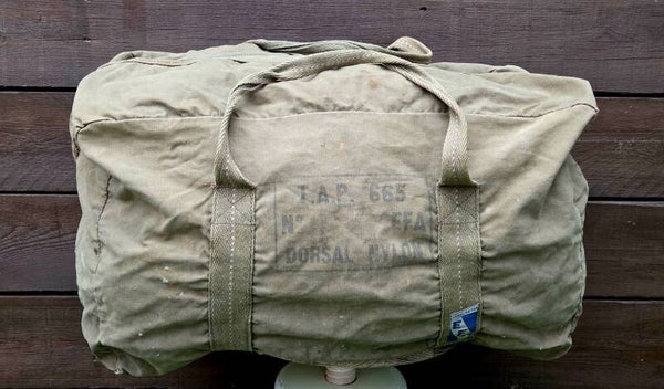 Franse Parachutetas T.A.P. 665 / EFA.