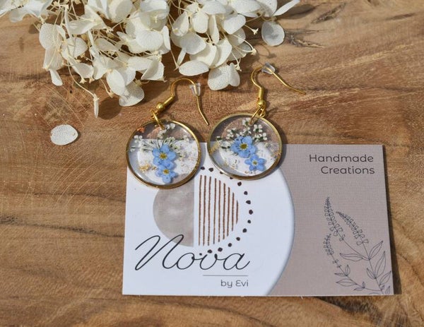 Jade oorbellen💙 – Echte gedroogde bloemen in epoxy met gouden oorhaakjes (Ø2,5 cm)