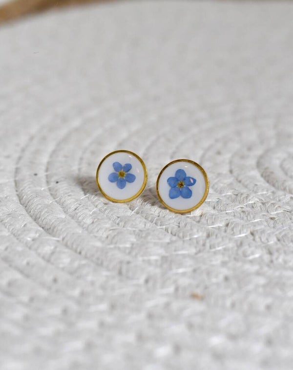 Cleo 🌸 Stud oorbellen – Echt vergeet-mij-nietje