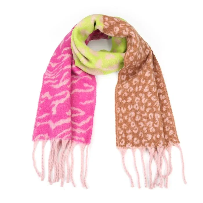 Wintersjaal dierenprint bruin roze