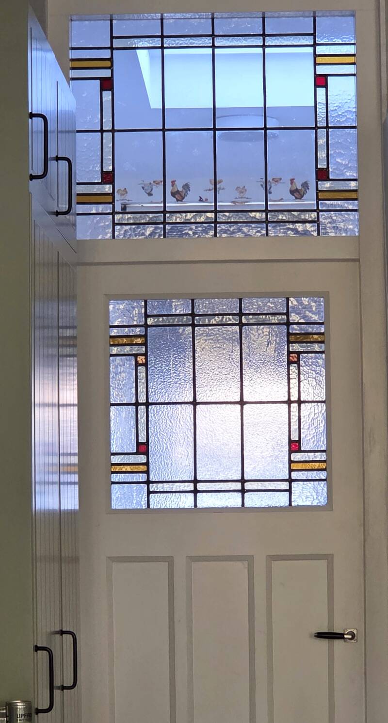 glas in lood in binnendeur met bovenlicht