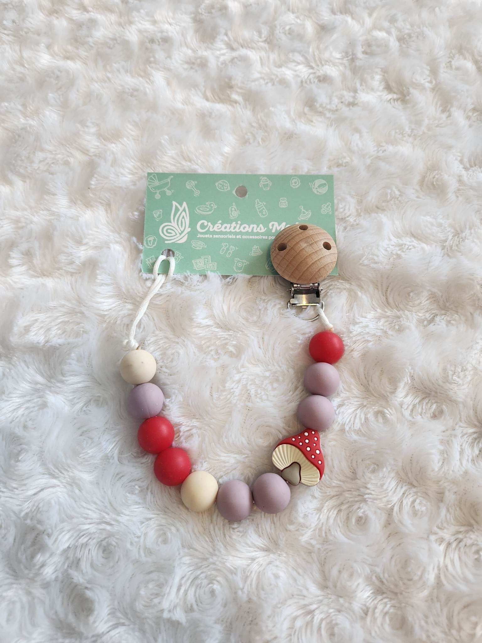 attache suce champignon rouge