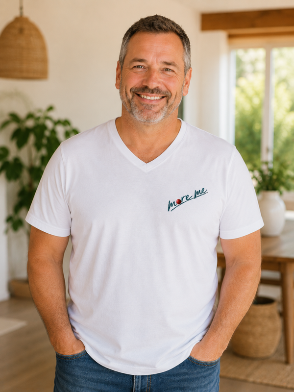 "more me" Herren Shirt, V-Ausschnitt weiß