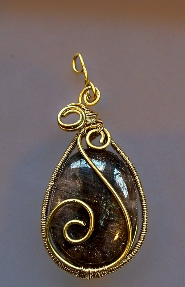 Anhänger aus Messing mit Kreuzstein mit oder ohne Kette