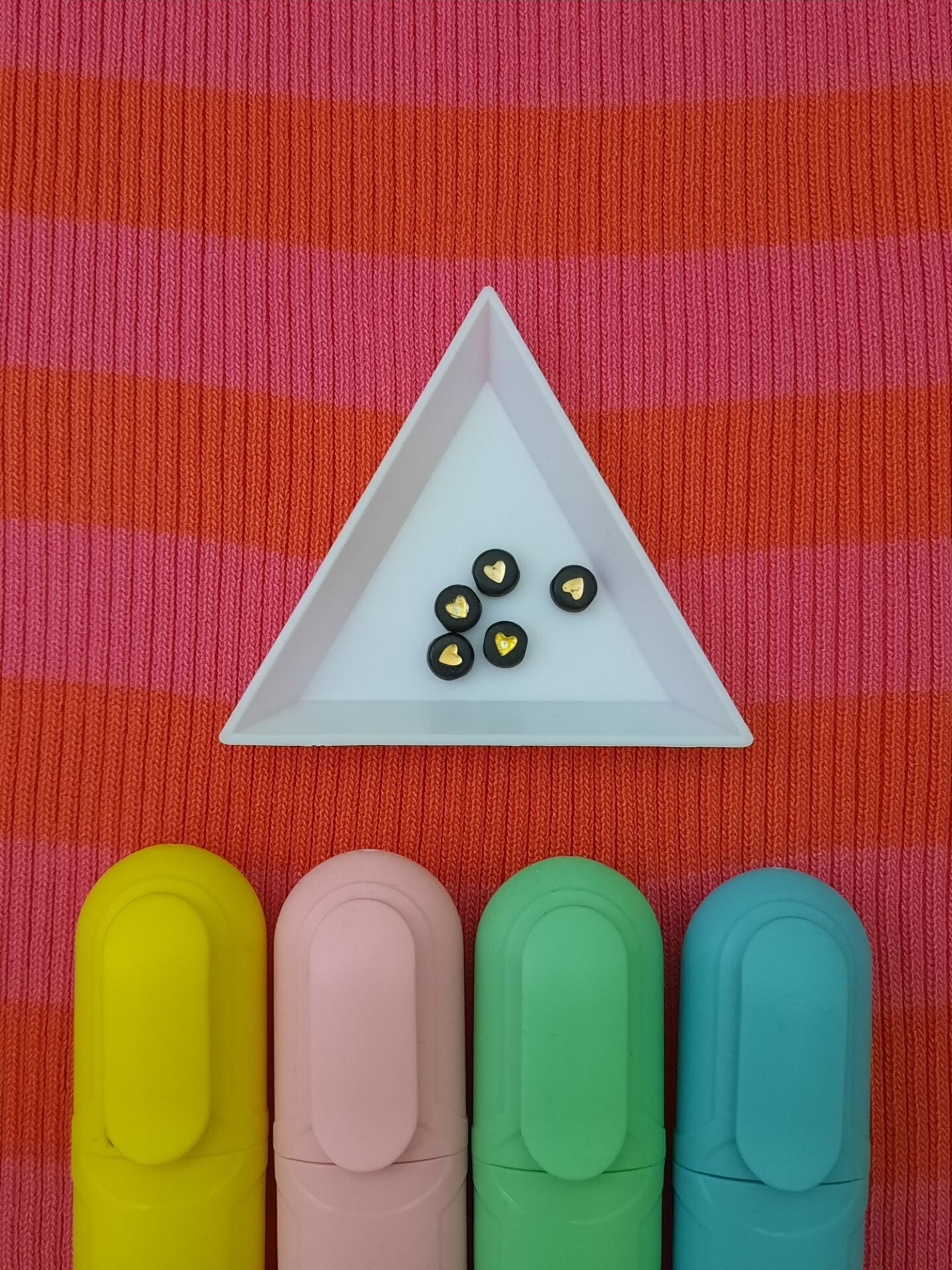 Zwart gouden hartjes acryl