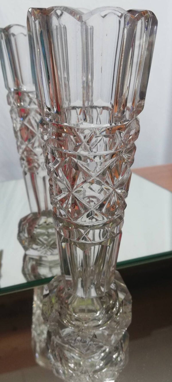 Vaasje van geperst glas