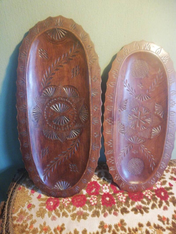 Fries houtsnijwerk 2 Presenteer schalen antiek