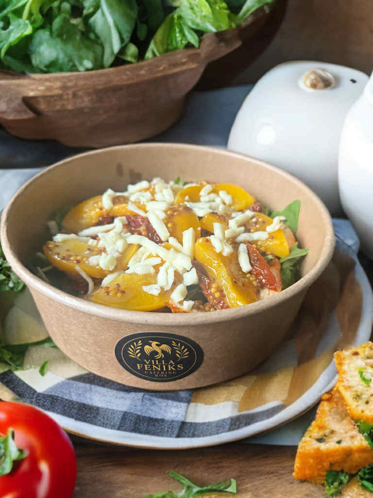 Sałatka z Rukolą, Piersią z kurczaka i brzoskwinią