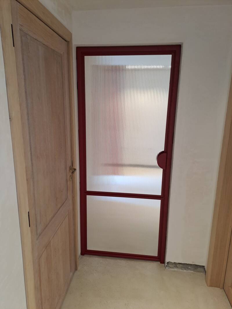 stalen deur met privacy glas in knokke