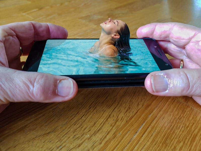 smartphone-met-zwemster-2-standard.jpg