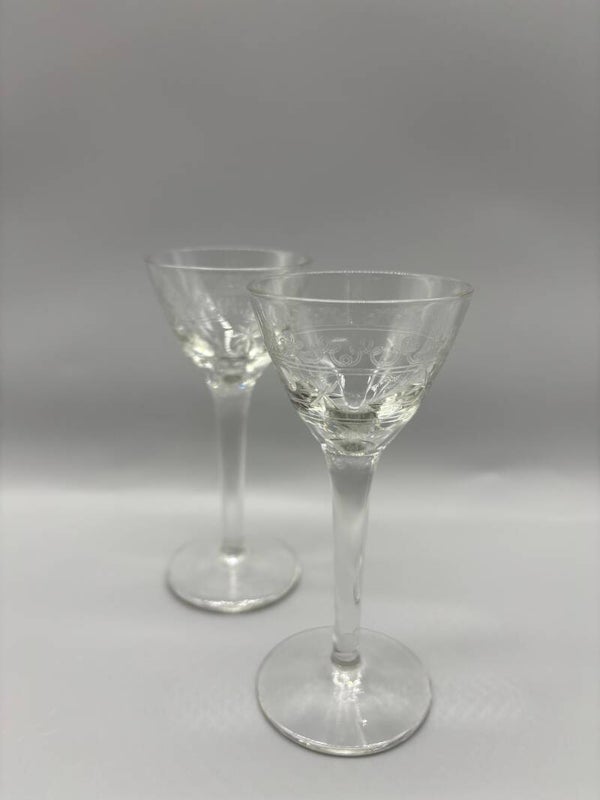 Set antieke kristallen borrelglaasjes hoge voet