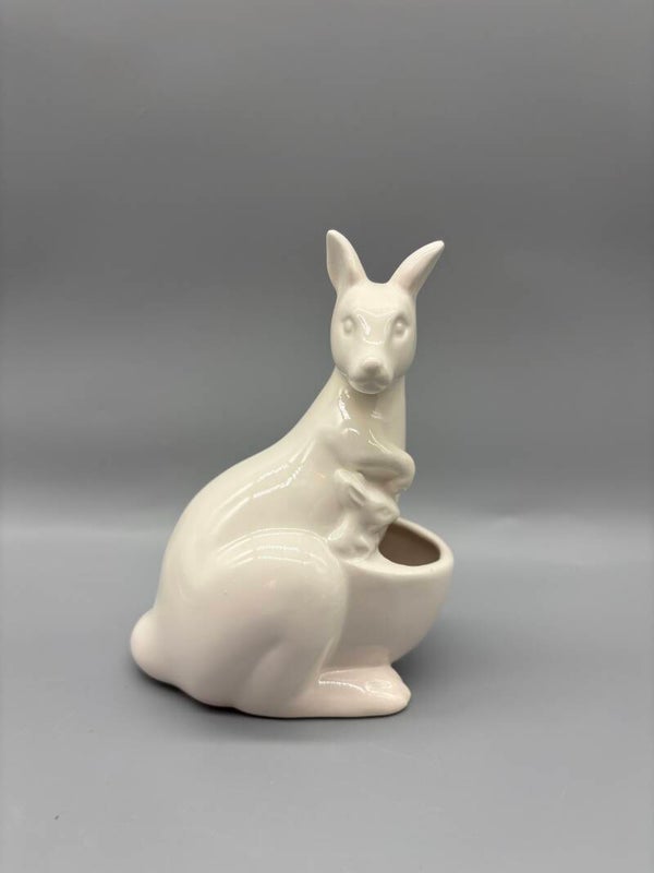 Bloempot kangoeroe  met jong crèmekleurig