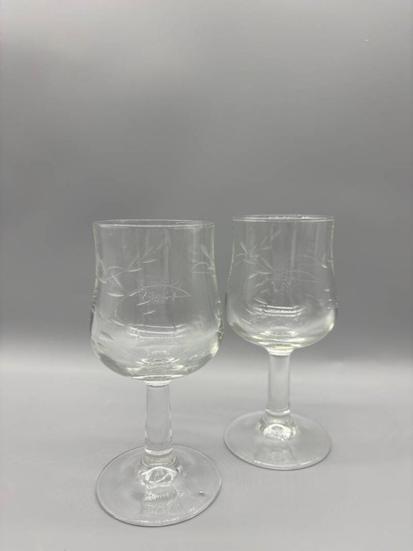 Set kleine wijnglazen loodkristal geslepen aar 2 stuks