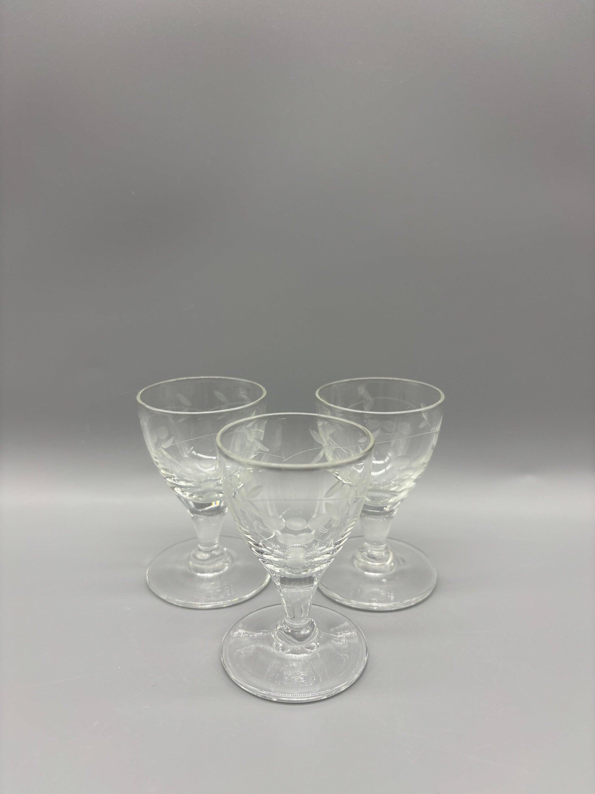 Set kristallen borrelglaasjes geslepen druif 3 x