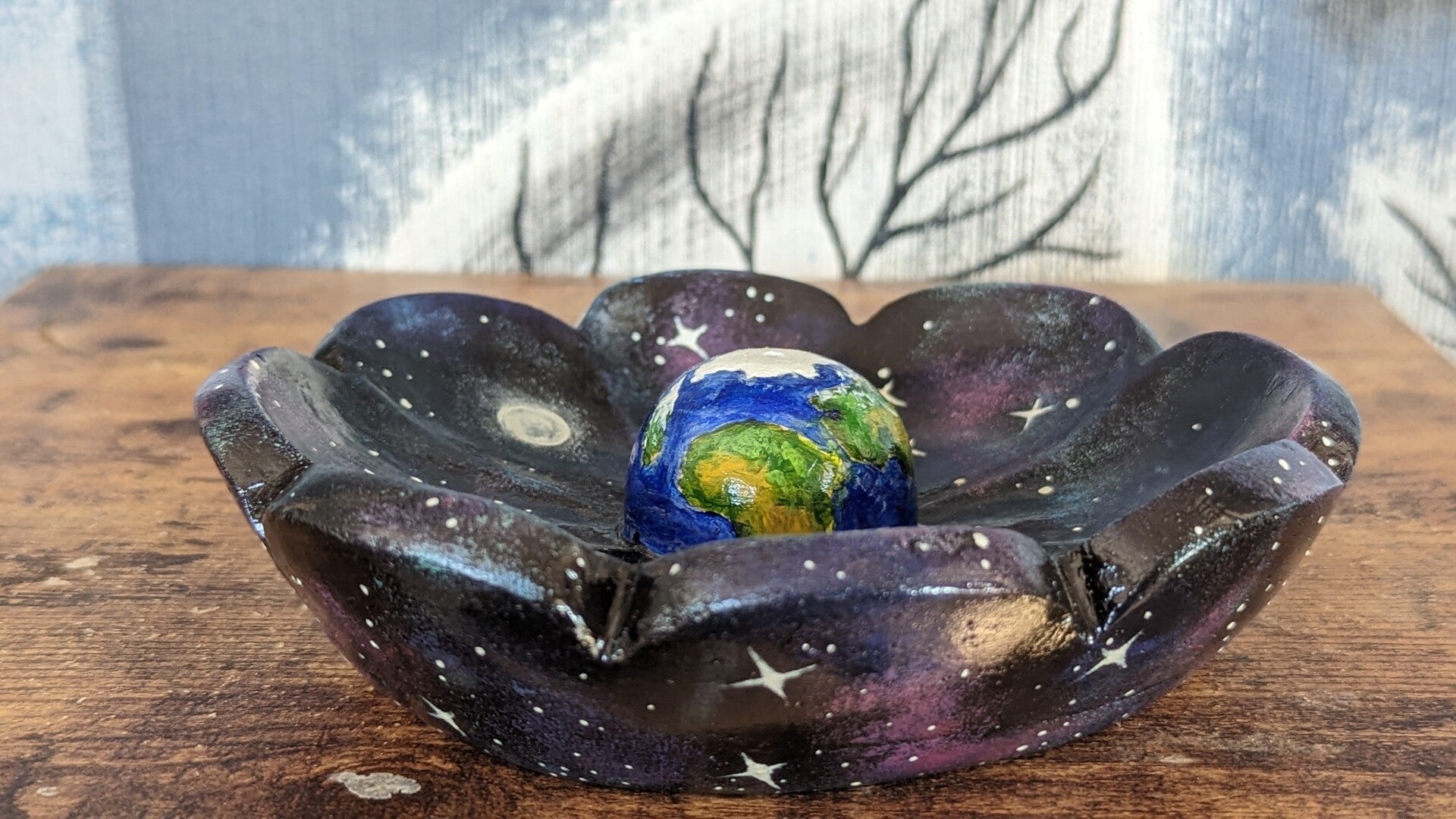 Suitsukkeen pideke Maa / Incense holder The Earth