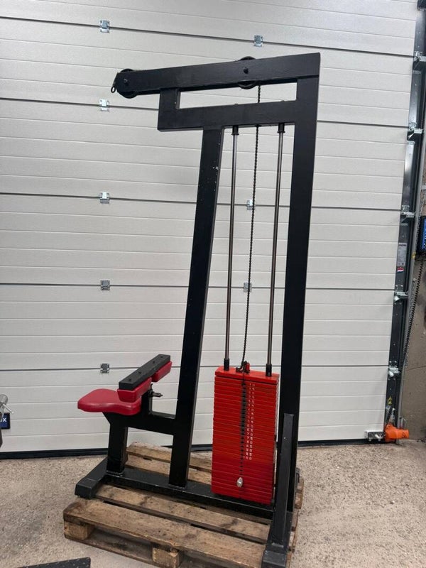 Panatta Fanstic lat pulldown/ lats/ pulldown/ chain driven