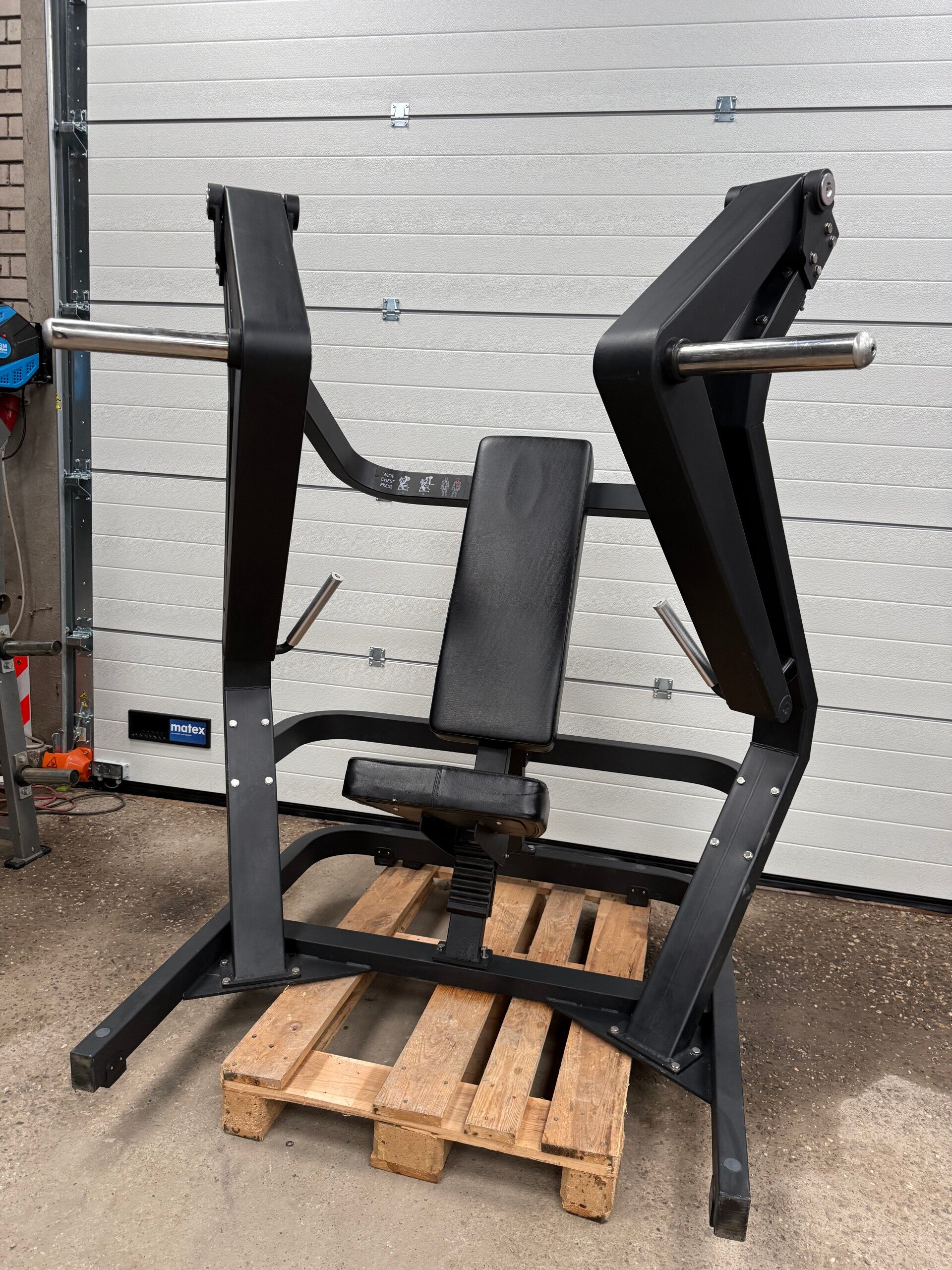 Plate Loaded Wide Chestpress/ Brustpresse/ Black