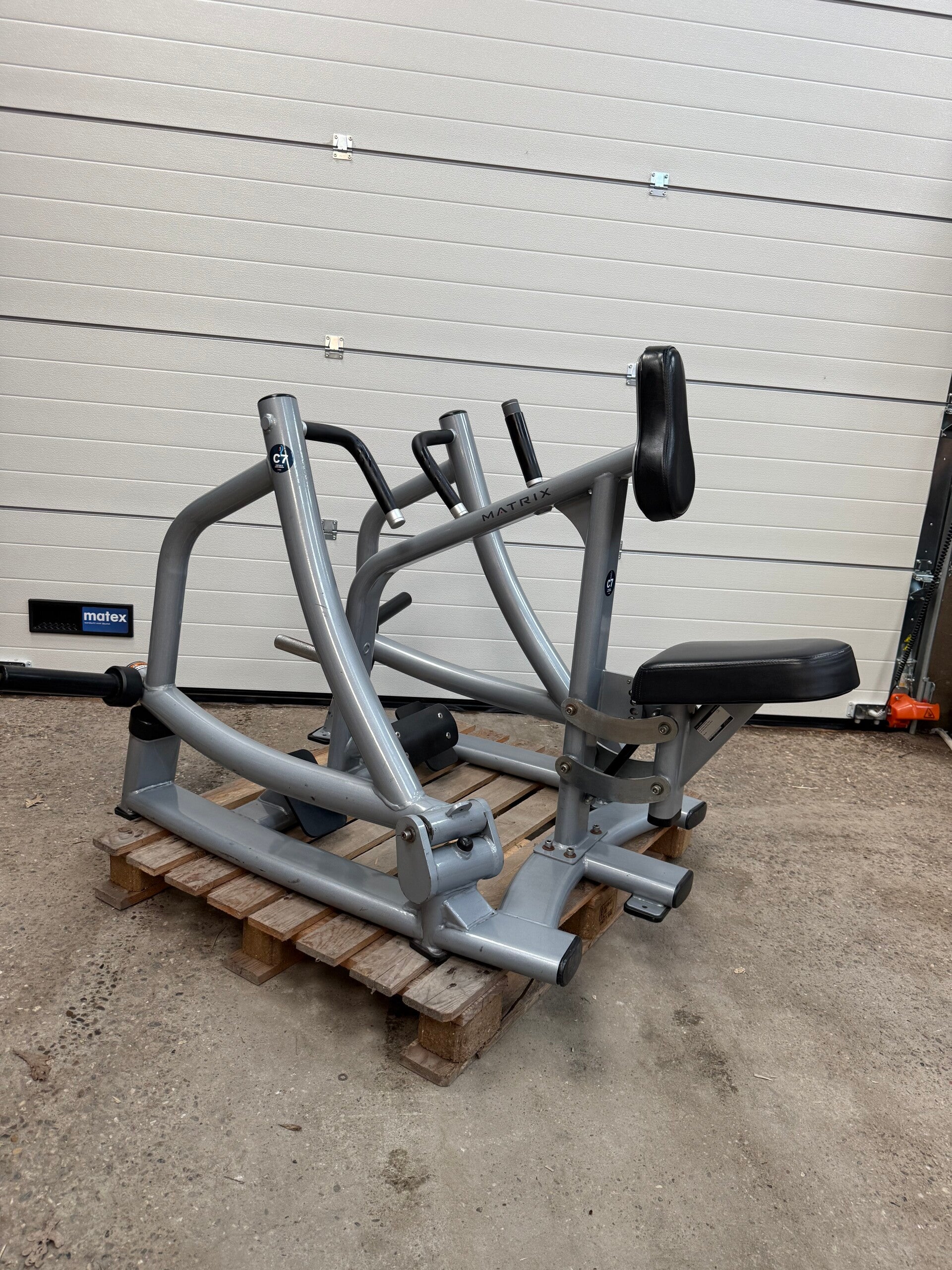 Matrix Seated row/ rowing machine/ plate loaded