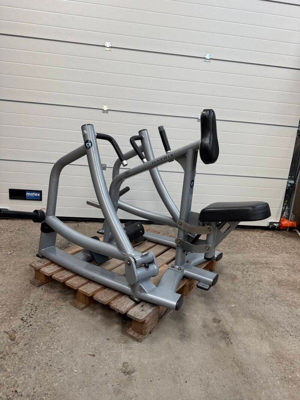 Matrix Seated row/ rowing machine/ plate loaded