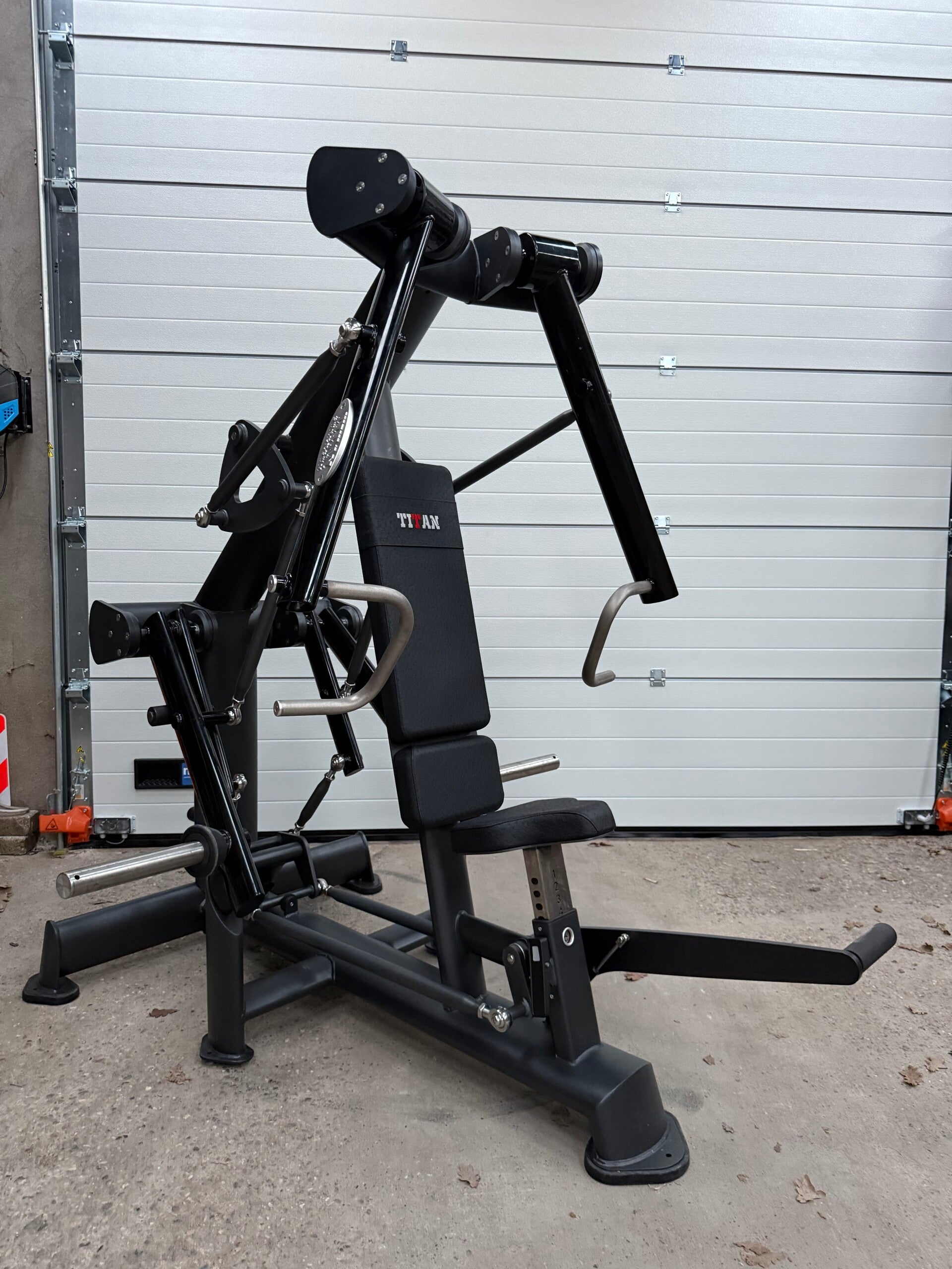 Titan Strength Convergent chestpress/ plate loaded/ black