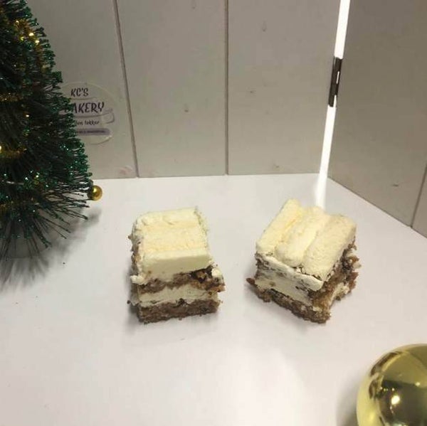 Carrot Cake stukjes 4 x 4 cm per stuk