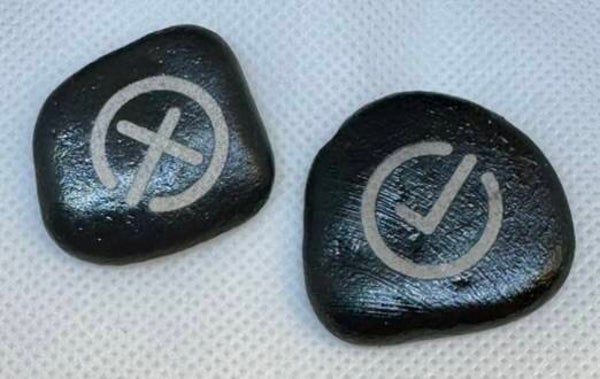 Decision Stones – Hand-Painted Pocket Stone Set for Intuition, Guidance & Mindful Choices – Pair of Tick & Cross Engraved River Stones