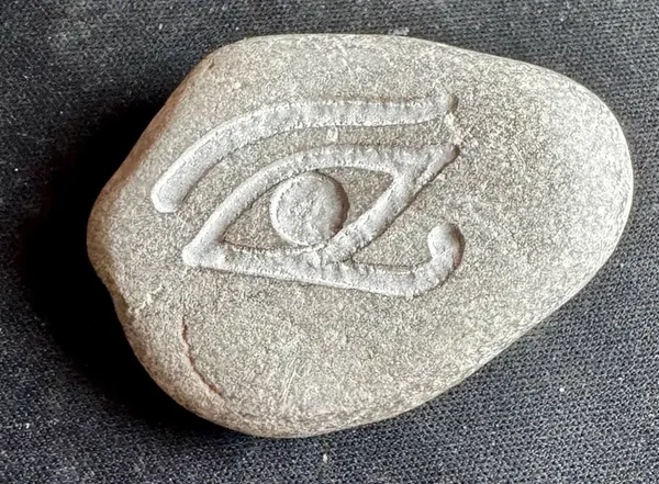 Engraved River Stone Pebble - The EYE of HORUS .. Healing, Protection & Wellbeing