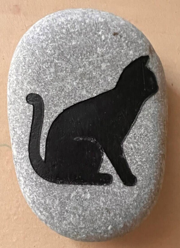 Engraved River Pebble - LUCKY BLACK CAT