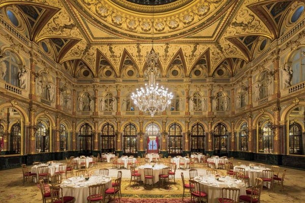 Galas et soirées de prestige          30 invités.