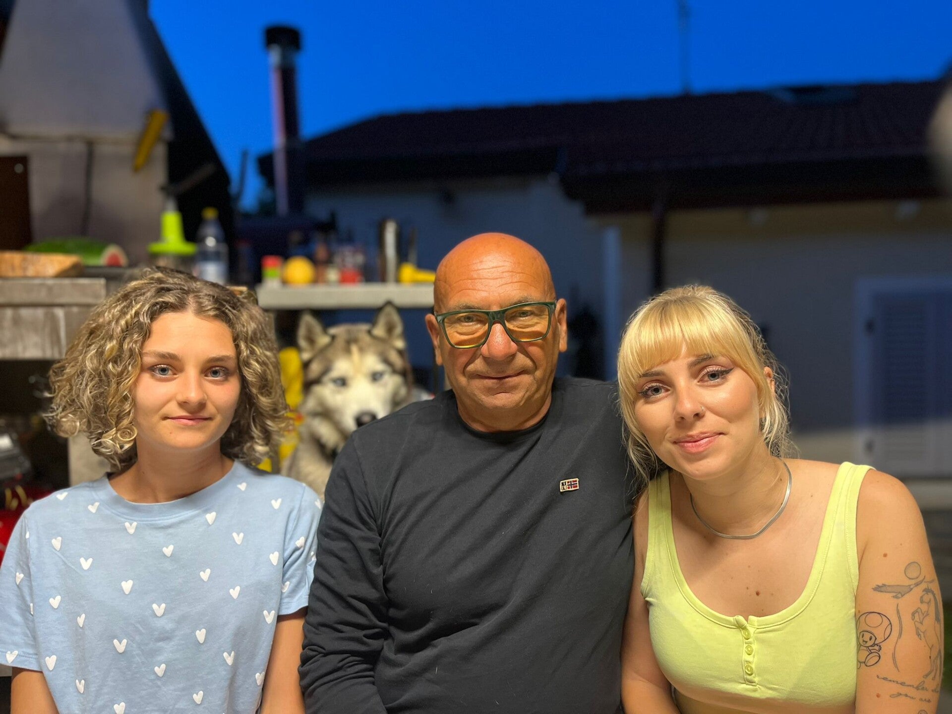 The friendly local hosts and family standing warmly outside the rustic stone entrance of Affittacamere Ca’Vecia in Riccò del Golfo.