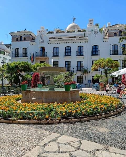 Plaza de Las Flores by day