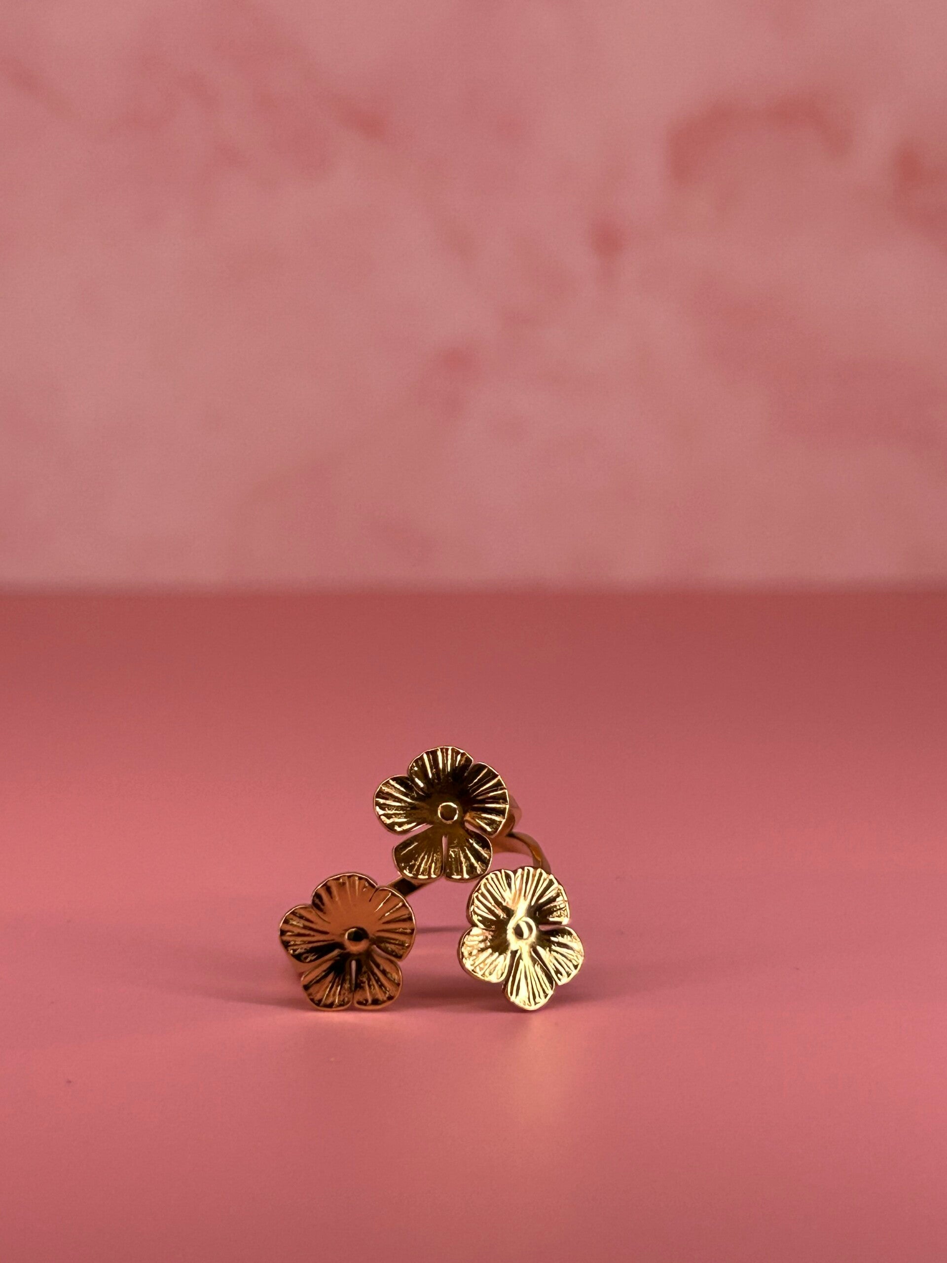 Verstelbare ring 3 bloemen (goud)