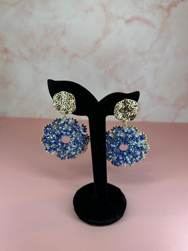 Kralenoorbellen bloemvorm blauw