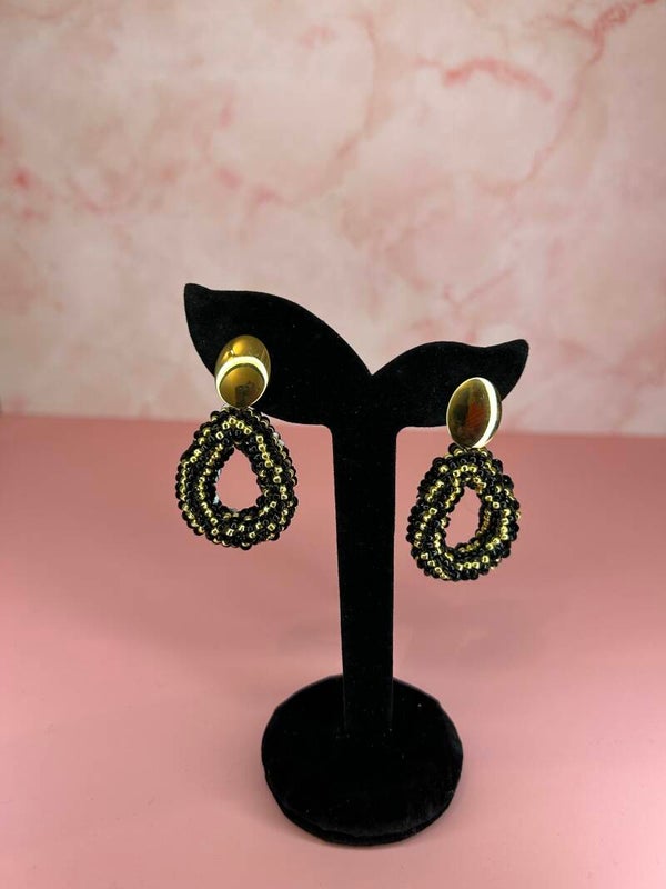 Druppelvormige kralenoorbellen zwart/goud