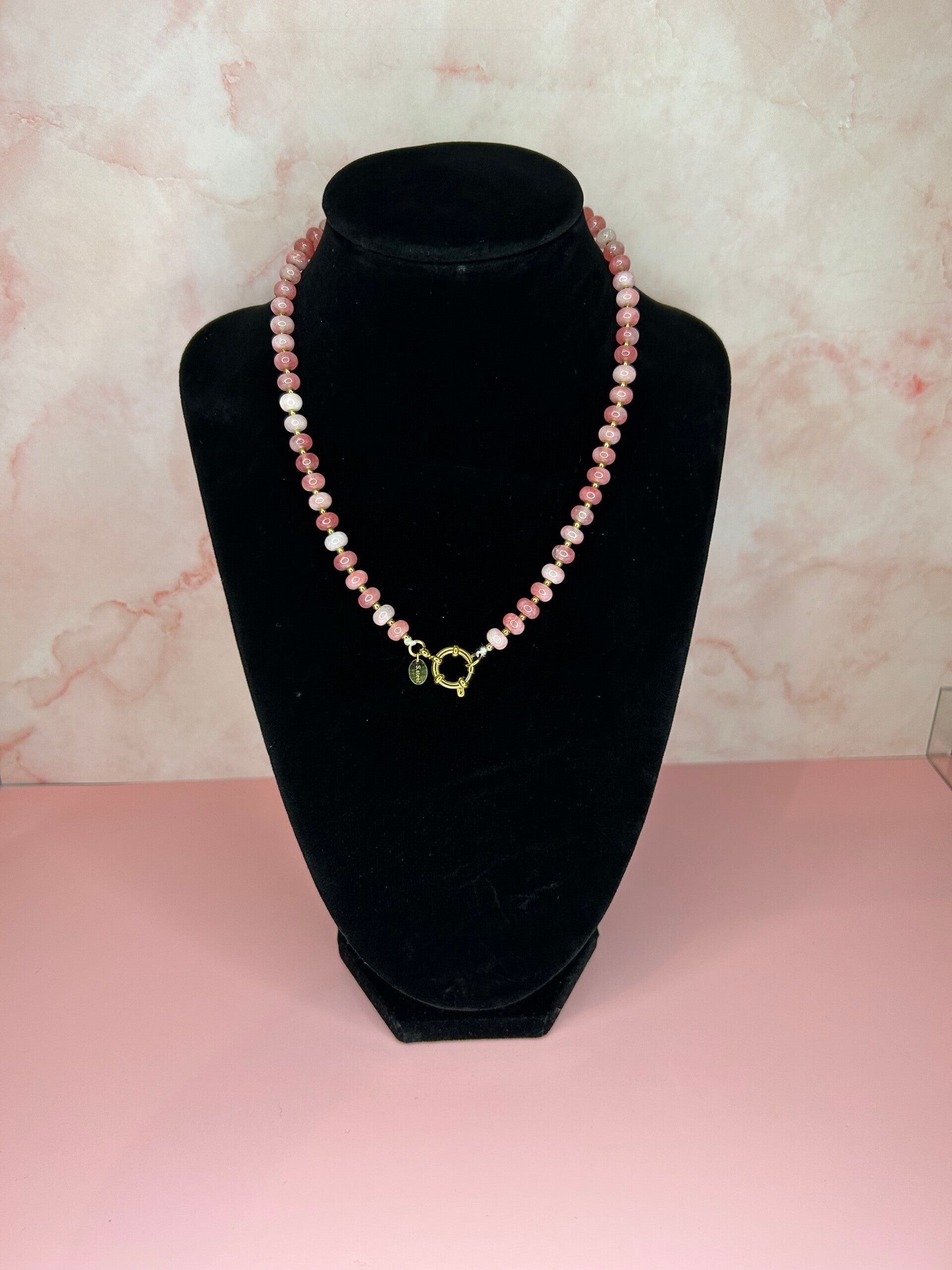 Parelketting roze met gouden kraaltjes
