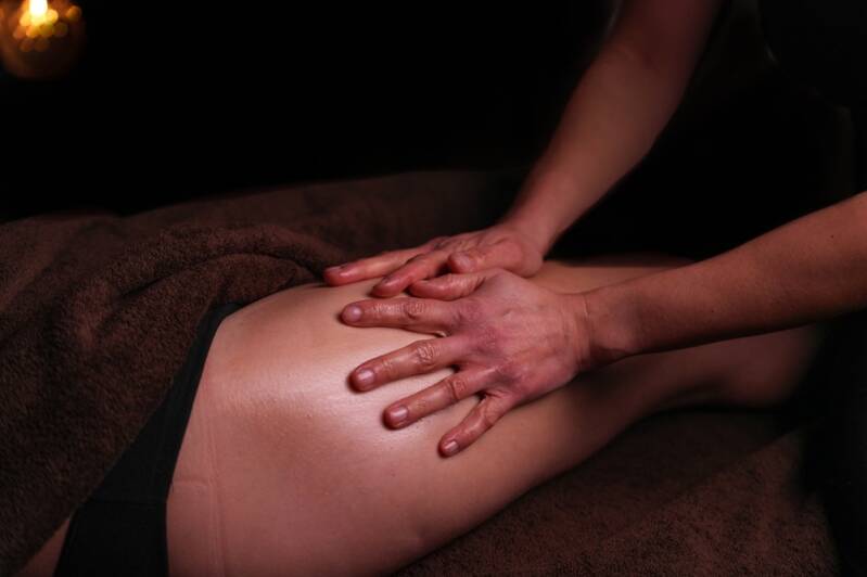 Soin d'exception LYTIS Longevity à Vizille par Sabrina Rayneau. Drainage lymphatique et thérapie manuelle haut de gamme à domicile sur les secteurs de Meylan, Grenoble et de l'Isère.