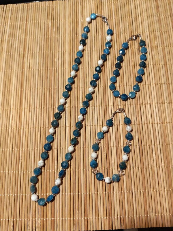 Collier ou bracelet Apatite Facettée 8mm Apatite et Howlite sur chaine avec fermoir