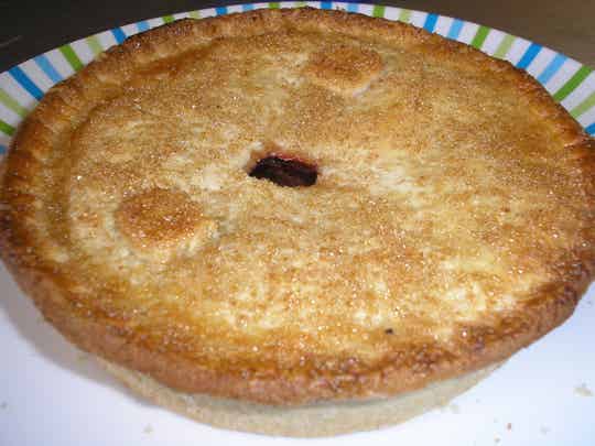 APPLE & CINNAMON FRUIT PIE