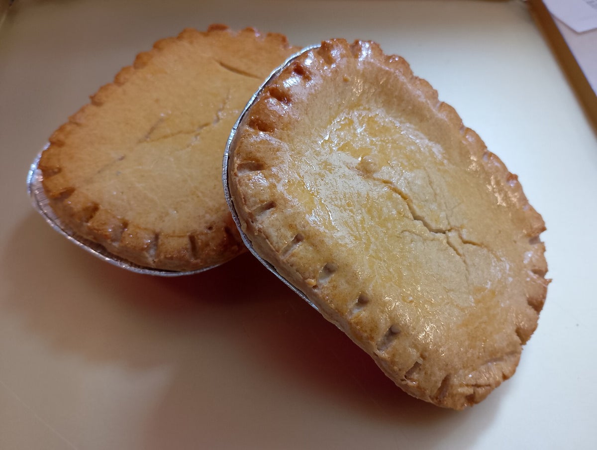 STEAK & KIDNEY PIE | Wilsons Family Bakery By Laura.