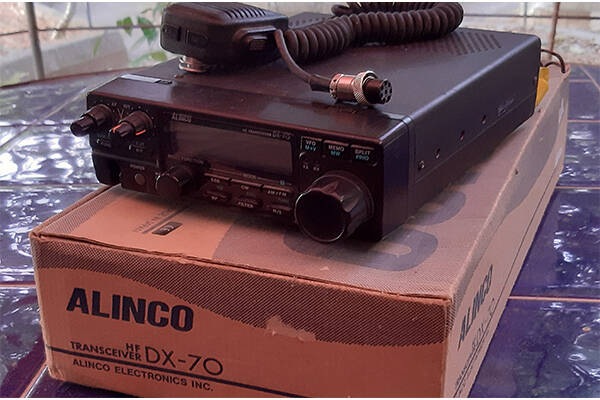 equipo HF incluyendo 6 metros