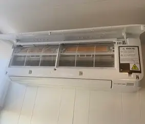 Airconditioning-unit voor klimaatbeheersing tijdens installatie of onderhoud