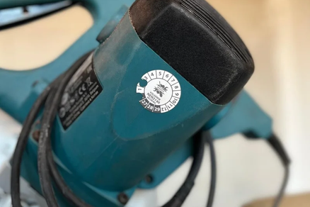 Gereedschapskeuring volgens NEN 3140 – veilige inzet van elektrisch gereedschap met keuringssticker