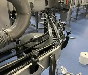 Transportband in industriƫle productielijn voor geautomatiseerde productieproces
