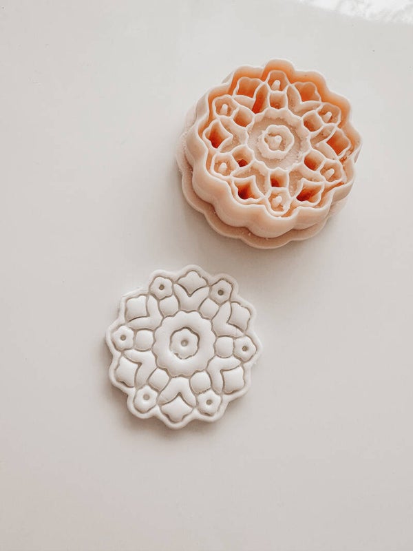 cutter broderie flower