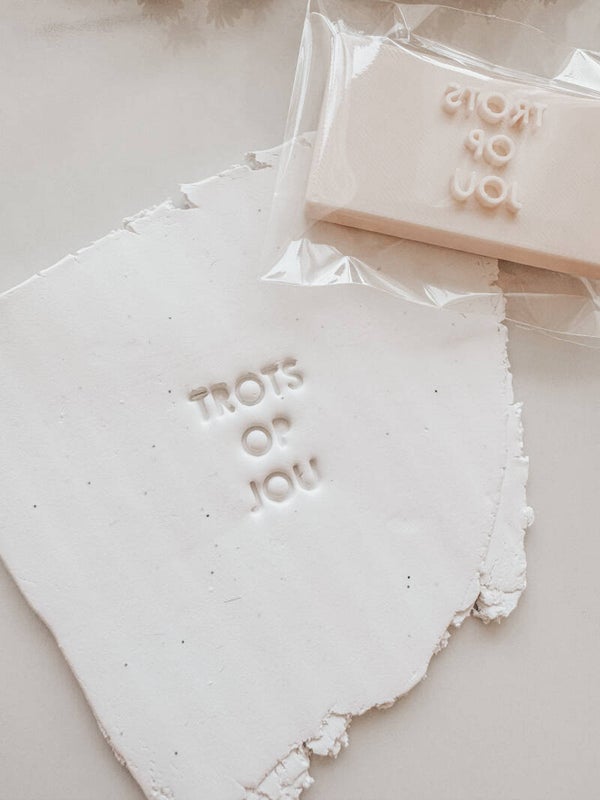 label stamp 'trots'