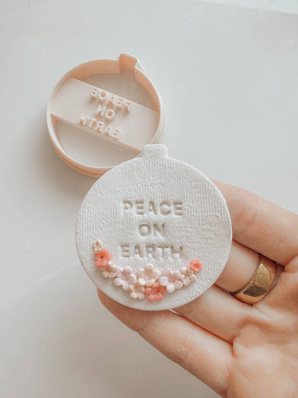 ornament 'peace on earth'
